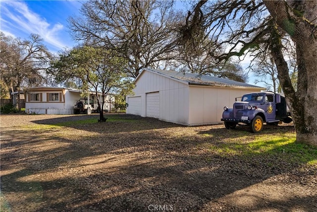 view of yard featuring an outbuilding and a garage