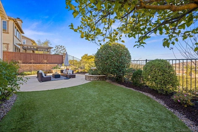 view of yard featuring outdoor lounge area and a patio area