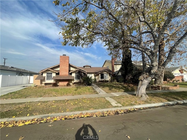 view of front of home with a front lawn