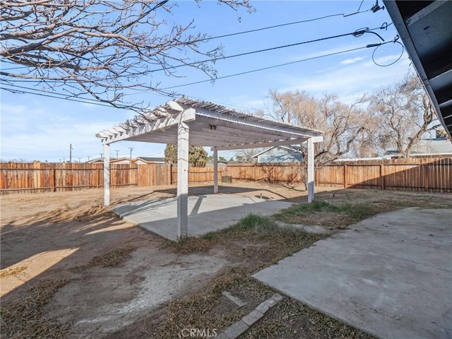 view of yard featuring a patio area