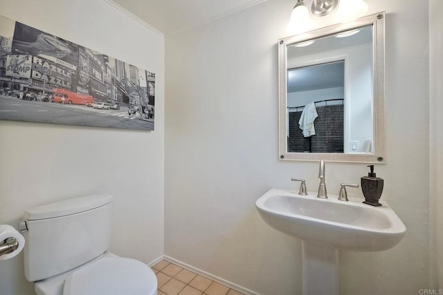 bathroom featuring toilet, tile patterned flooring, sink, and crown molding