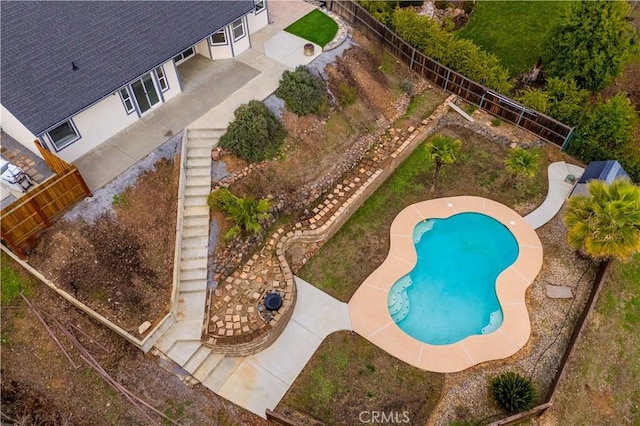 view of swimming pool