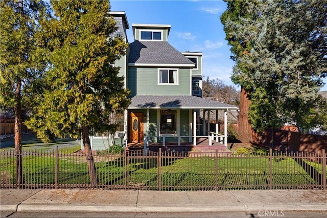 view of front of property featuring a front lawn and a porch