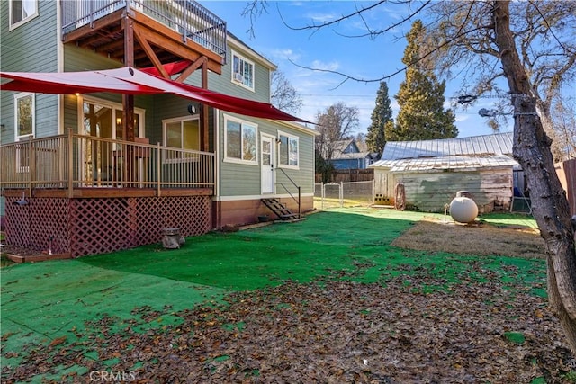 back of house featuring a lawn