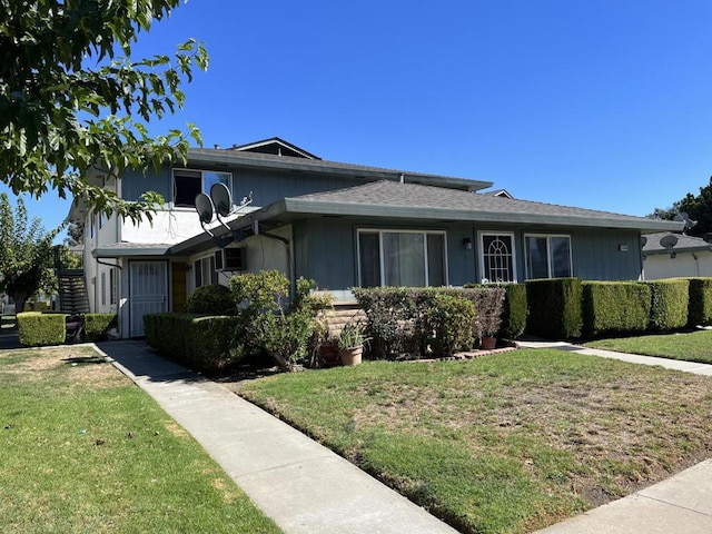 view of front of home featuring a front lawn