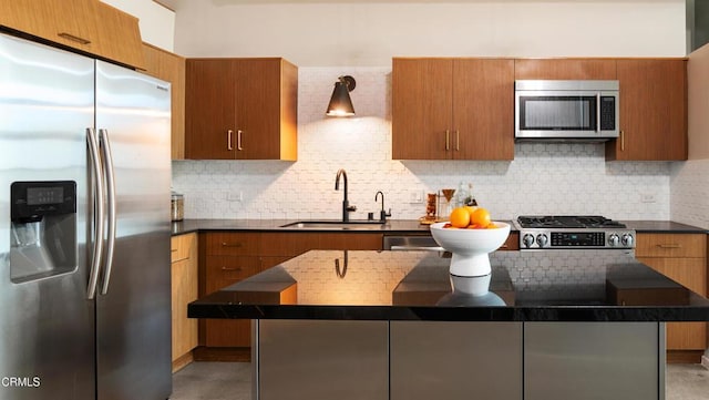 kitchen with tasteful backsplash, sink, a breakfast bar area, and appliances with stainless steel finishes