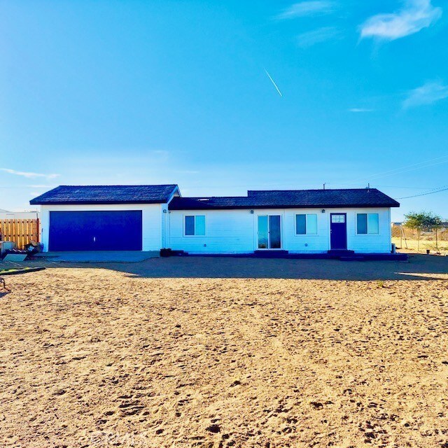 56133 Jesse Rd, Landers, CA 92285 - single story home featuring a garage