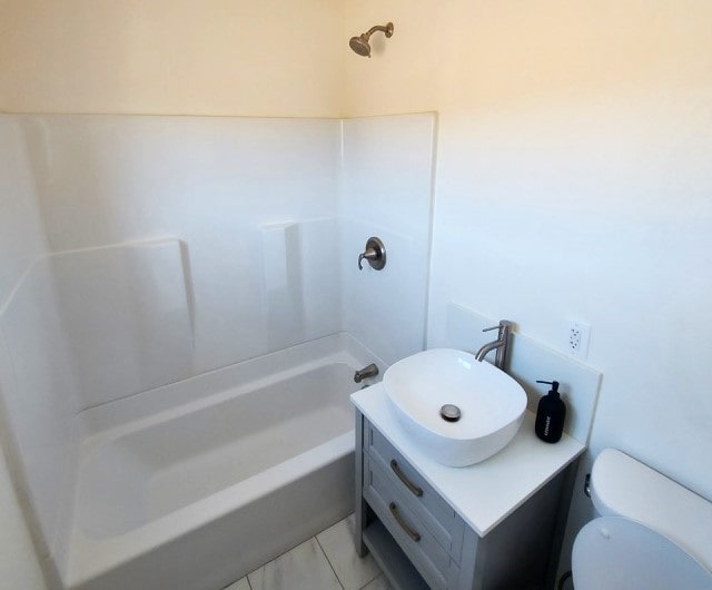 56133 Jesse Rd, Landers, CA 92285 - bathroom with shower / bathtub combination, toilet, and vanity