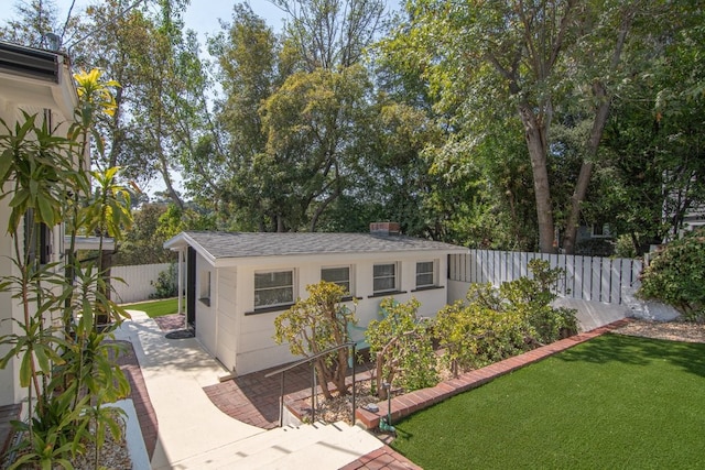 view of outdoor structure featuring a yard