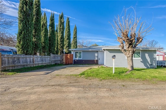 view of front of house with a front lawn