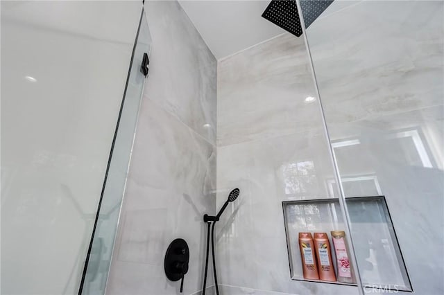 interior details with a tile shower