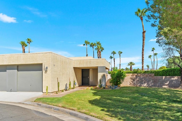 view of front of home featuring a front lawn and a garage