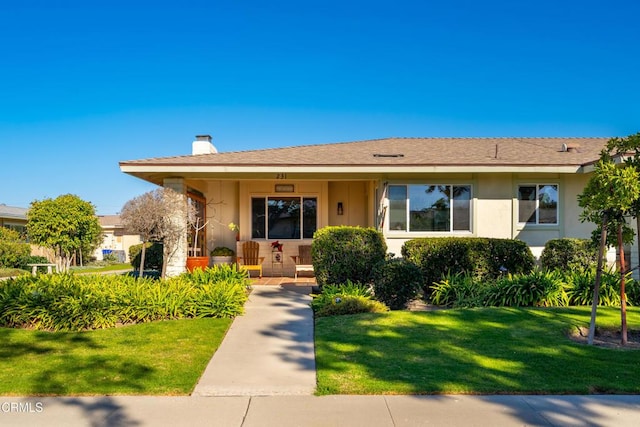 view of front facade featuring a porch and a front yard