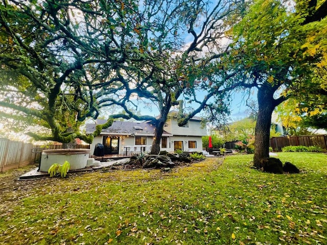 view of yard featuring a hot tub and a patio