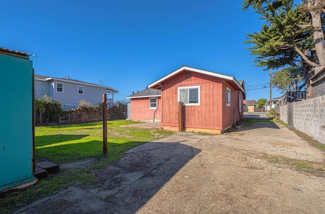 exterior space featuring a lawn