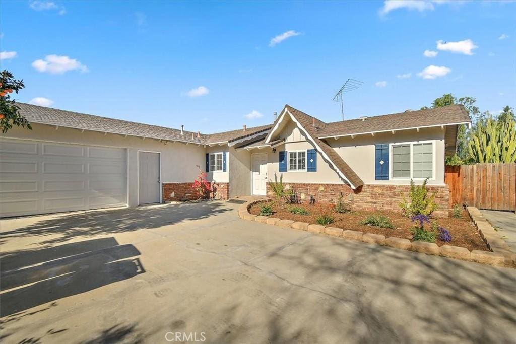 single story home featuring a garage