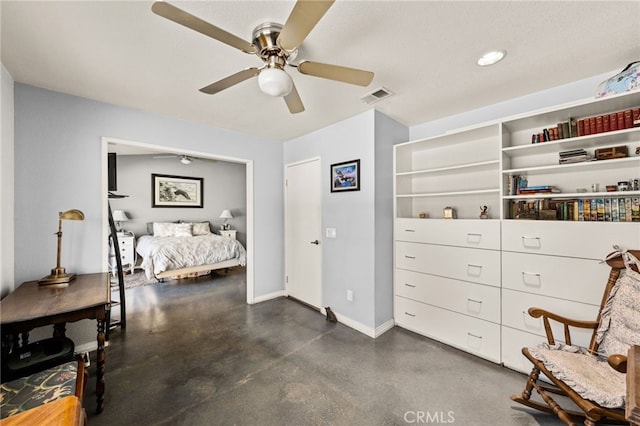 bedroom with ceiling fan