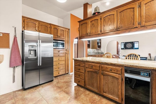 kitchen with kitchen peninsula and stainless steel appliances