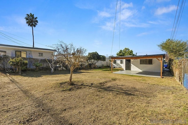 view of yard featuring a patio