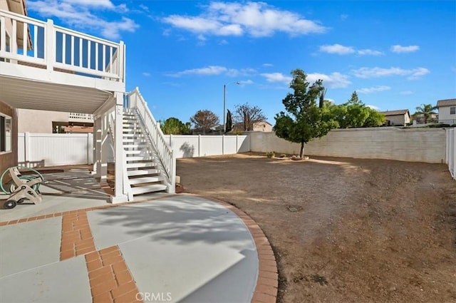 view of yard featuring a patio area