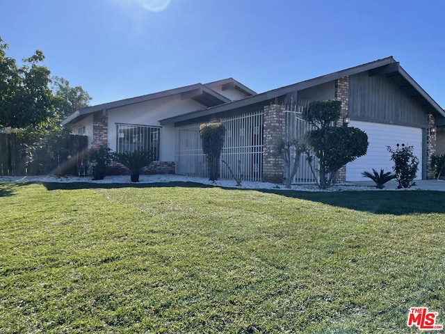 ranch-style home with a front yard