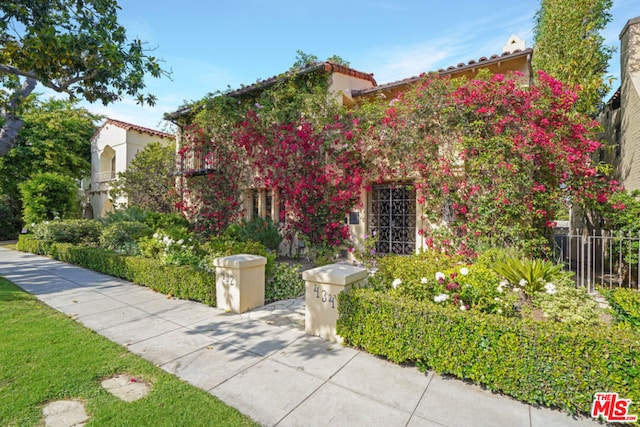 view of mediterranean / spanish-style home