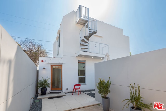 entrance to property featuring a patio