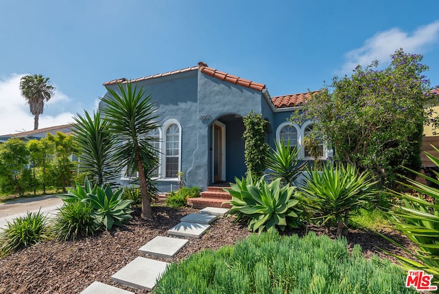 view of mediterranean / spanish-style home