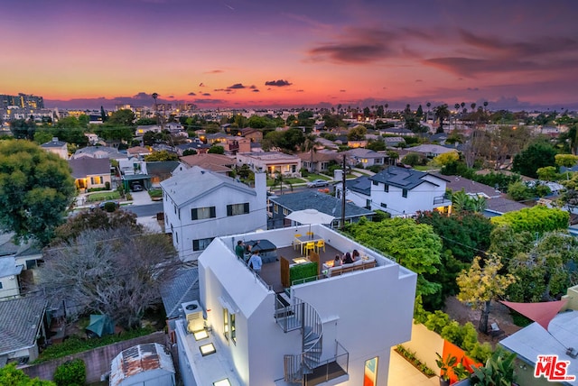 view of aerial view at dusk