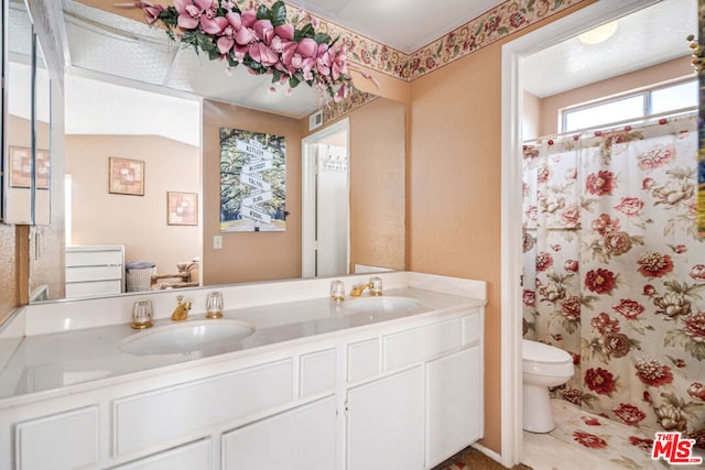 bathroom with a shower with shower curtain, vanity, and toilet