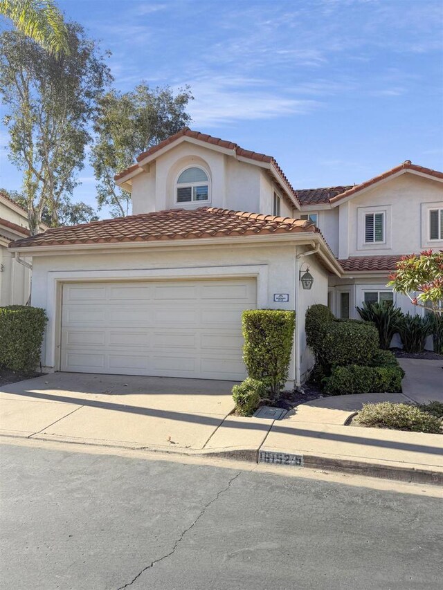 view of front facade with a garage