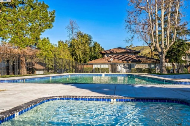 view of swimming pool