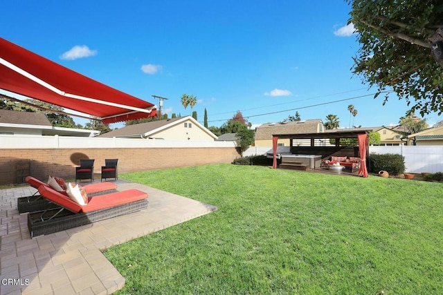 view of yard featuring a patio