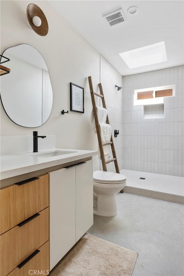 2249 Shoredale Ave, Los Angeles, CA 90031 - bathroom with tiled shower, vanity, toilet, and concrete flooring