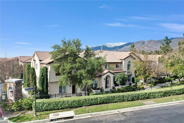 view of front of house featuring a mountain view