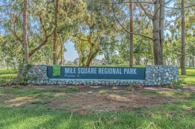 view of community / neighborhood sign