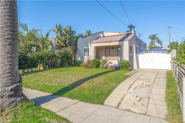 view of front facade featuring a front yard