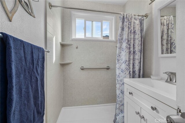 bathroom with a shower with shower curtain and vanity