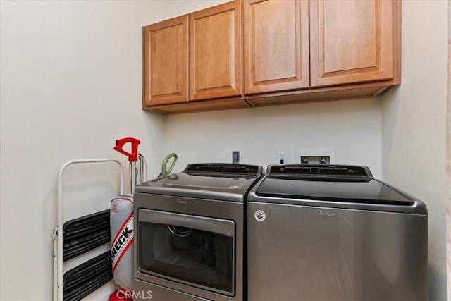 laundry room featuring cabinets and independent washer and dryer