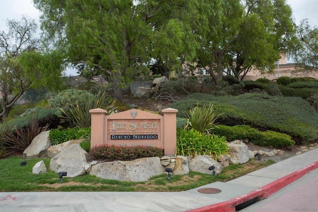 view of community / neighborhood sign