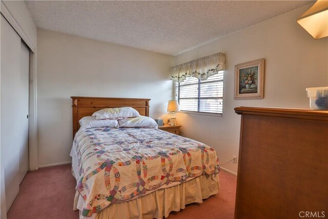 bedroom featuring a textured ceiling, a closet, and carpet