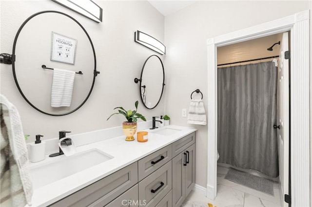 bathroom featuring a shower with curtain, vanity, and toilet