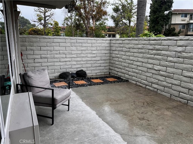 2328 Via Mariposa W Unit B, Laguna Woods, CA 92637 - view of patio with a fenced backyard