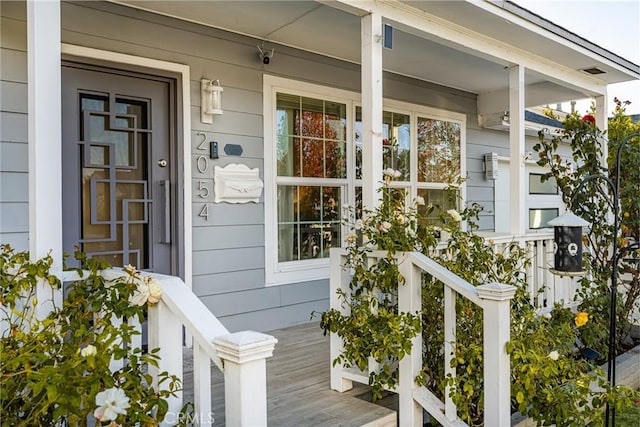 doorway to property with covered porch