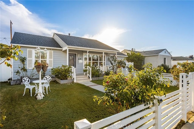 view of front facade with a porch and a front lawn