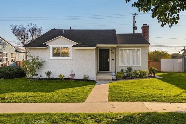 view of front of house with a front lawn