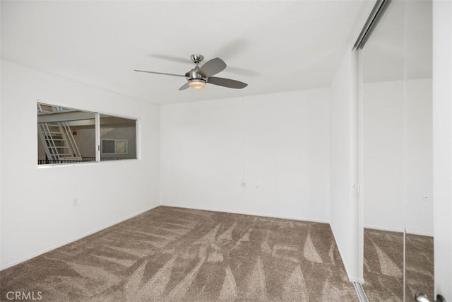 carpeted empty room featuring ceiling fan