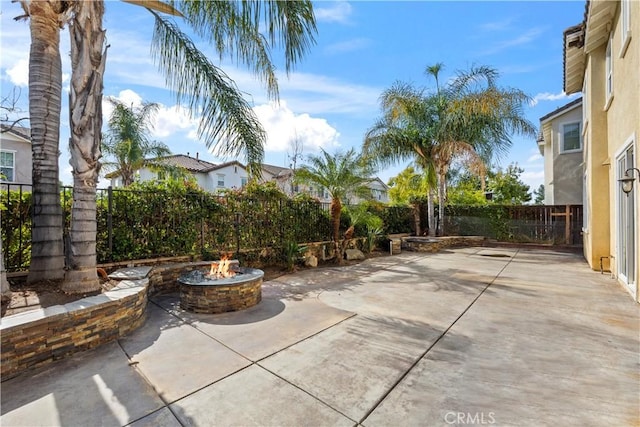 view of patio with an outdoor fire pit