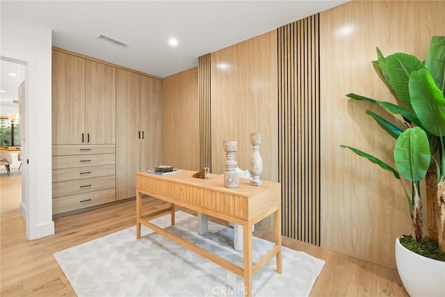 home office featuring light wood-type flooring, visible vents, and recessed lighting