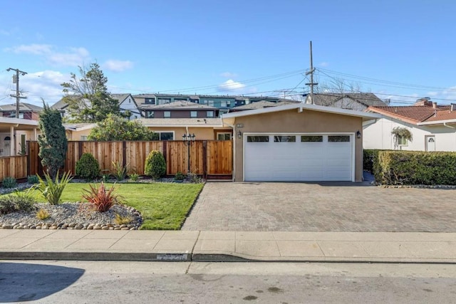 view of front facade with a front yard